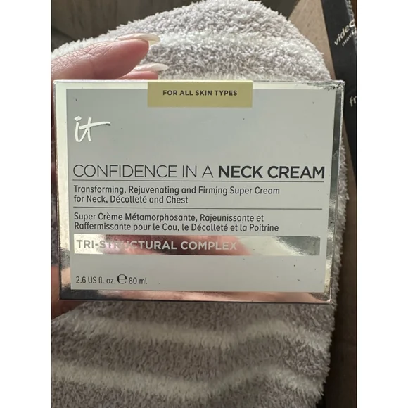 IT Cosmetics Confidence in a Neck Cream for all skin types NIB 2.6oz - Picture 2 of 5